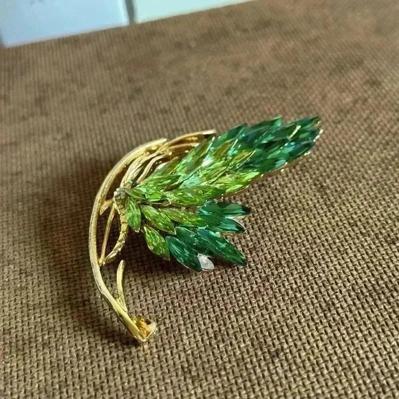 European French Style Ultra-Bright Gradient Crystal Butterfly Brooch - Picture 5 of 8